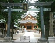 shinto-schrein & torii